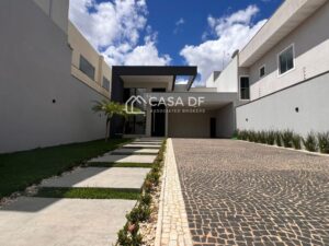 Casa Moderna à Venda em Taguatinga Norte (QNE) – 3 Quartos, 2 Suítes, Terreno de 350m²